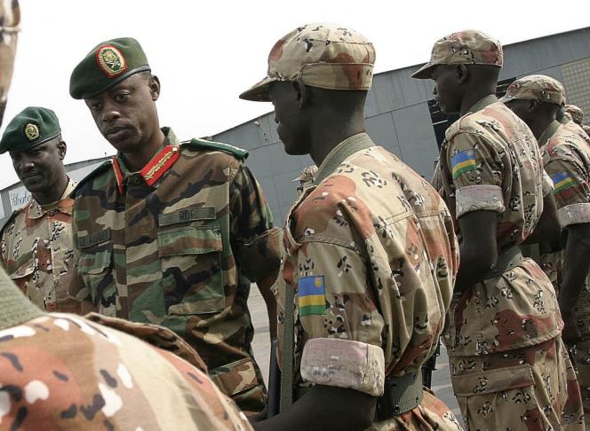 The chief of staff of the Rwandan armies, General James Kabarebe in Darfur, Sudan, in July 2005.