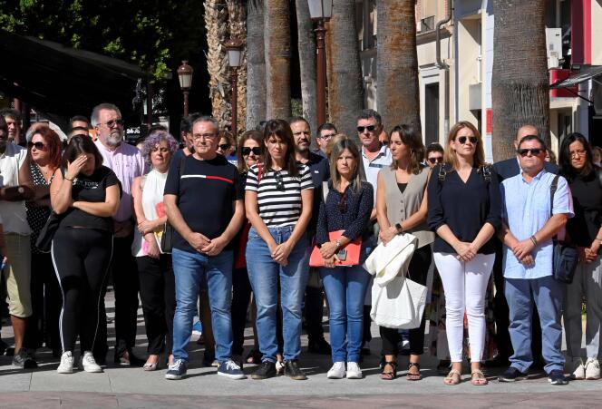Relatives of the victims of the fire observe a minute of silence in Murcia, October 2, 2023.
