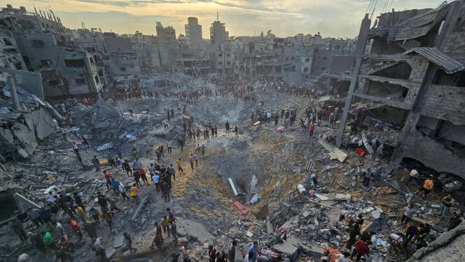 Palestinians search for victims in the rubble of the Jabaliya refugee camp, in the northern Gaza Strip, October 31, 2023.