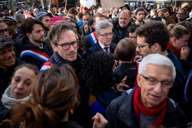 In the center, Jean-Luc Mélenchon, during the gathering organized at the initiative of the collective “For a just and lasting peace between Palestinians and Israelis”, in Paris, October 22, 2023.