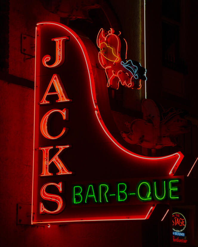 The illuminated signs of honky-tonks, these bars which host live music, follow one another continuously in SoBro, in the center of the city, now nicknamed “Nashvegas”, in Nashville (State of Tennessee), in October 2023.