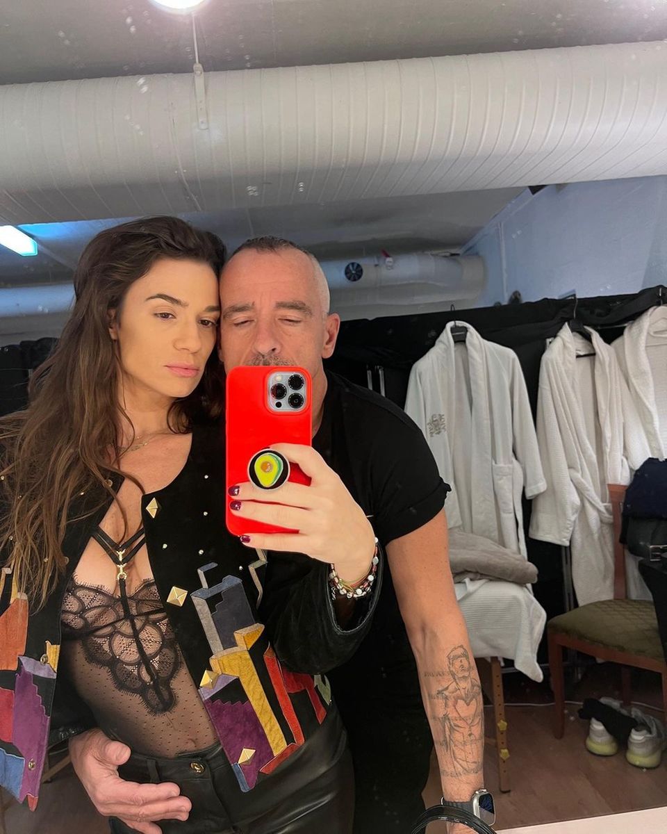 Eros Ramazzotti: It's not just ex Michelle who is flirting!  His girlfriend also shares intimate pictures