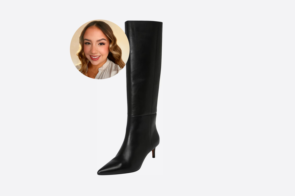 These leather boots with a wide fit are comfortable and elegant. 