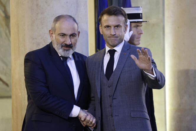 Emmanuel Macron and the Armenian Prime Minister, Nikol Pashinian, at the Elysée, in Paris, November 9, 2023.
