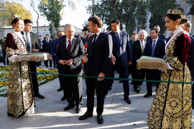 Emmanuel Macron and the President of Uzbekistan, Chavkat Mirzioiëv, in Samarkand, November 2, 2023. 