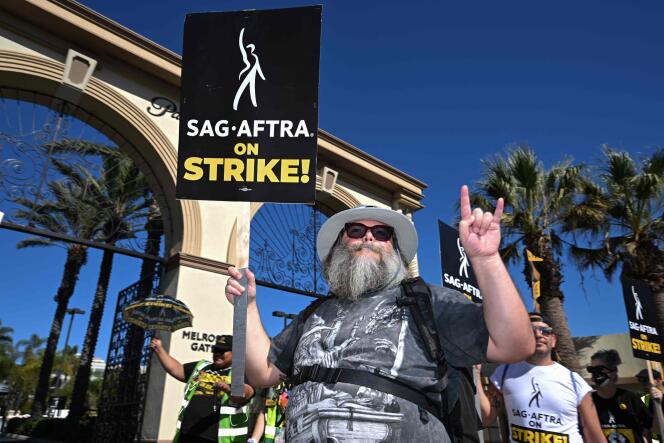 American actor Jack Black joins a protest in front of Paramount Studios in Los Angeles on November 8, 2023.