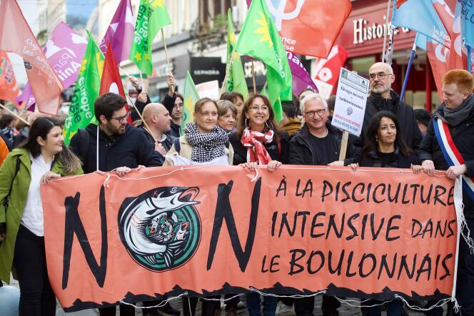 Demonstration against the installation of Pure Salmon, a salmon farm project supported by a Singaporean investment fund, in Boulogne-sur-mer (Pas-de-Calais), October 30, 2021. 