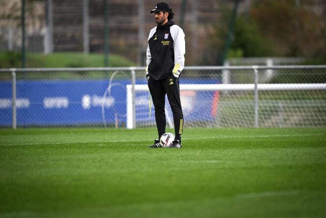 Italian coach Fabio Grosso, during a training session with Olympique Lyonnais players in Décines-Charpieu, November 3, 2023. 