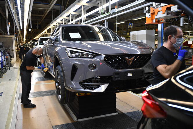 A production line for the Cupra Formentor, at the factory of the Spanish car manufacturer SEAT, in Martorell (Spain), September 29, 2020. 