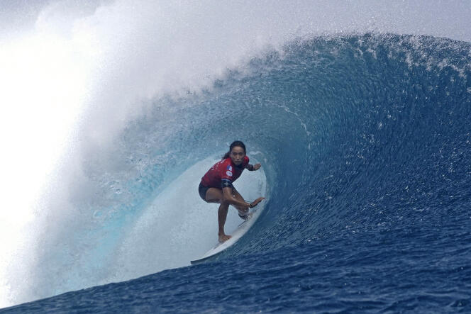 French surfer Vahine Fierro in the Teahupoo roll, during the World Surf League stage in Tahiti, August 16, 2023.