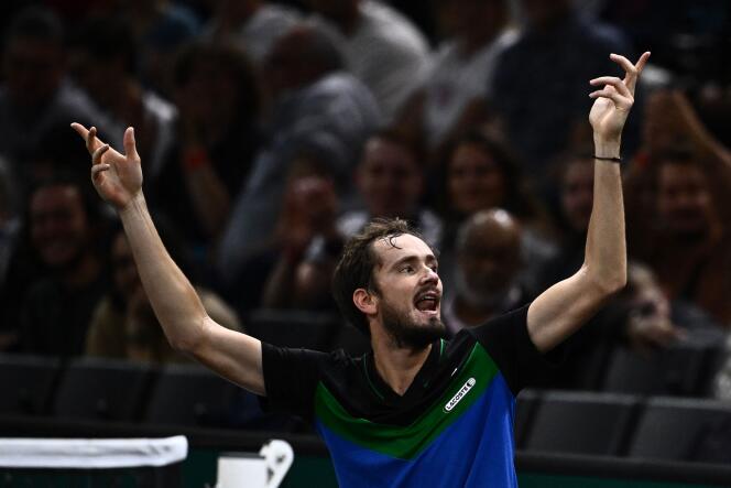 Daniil Medvedev was jostled by the Parisian public on Wednesday, November 1, during his defeat against Grigor Dimitrov at the Masters 1000 at Paris-Bercy.