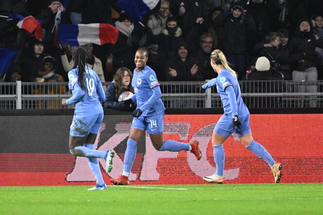 Marie-Antoinette Katoto (number 14) celebrates her goal against Austria on December 1 in Rennes.