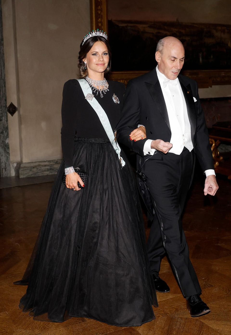 Completely in black!  Princess Sofia surprises in a dark wow look. 