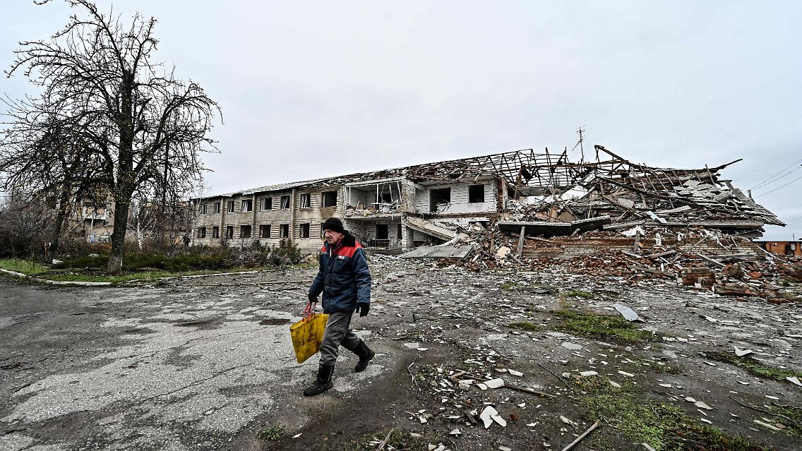 Der ukrainischen Nachrichtenagentur Ukrinform zufolge zeigen sie Häuser, ...