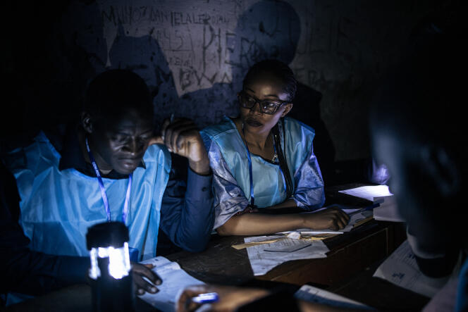 In Goma, in the east of the Democratic Republic of Congo (DRC), members of the Independent National Electoral Commission (CENI) during the counting of the votes for the general elections of December 20, 2023. 