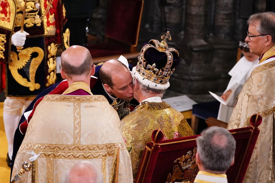 Prince William swears loyalty to his father during the coronation ceremony and kisses him on the cheek.