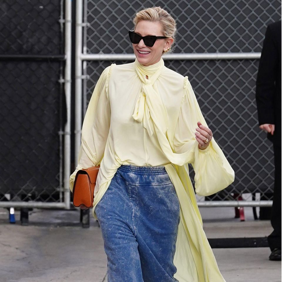 Cate Blanchett lives up to her star sign.  She wears denim joggers with a light yellow long blouse.  She managed the mix of elegant and relaxed perfectly. 