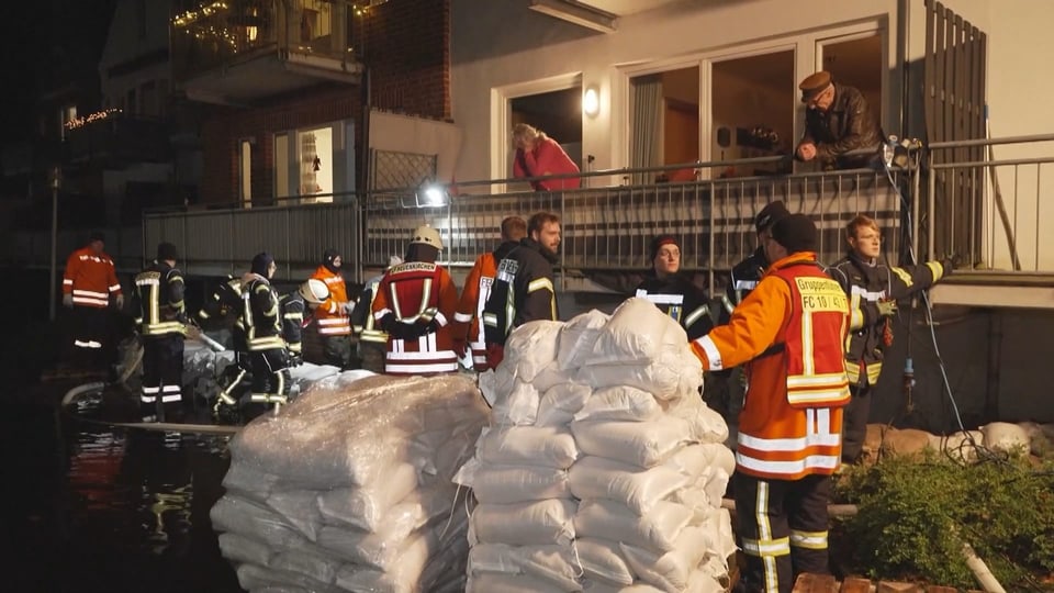 Firefighters with sandbags