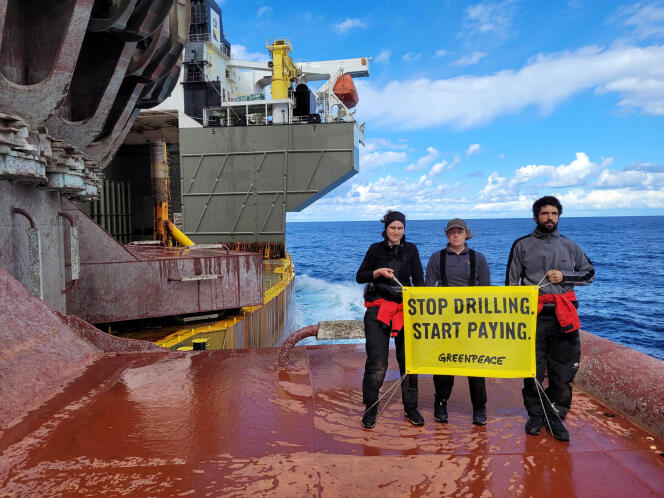 Greenpeace demonstration on a Shell oil tanker boat, in February 2023. On the banner: “Stop drilling, start paying”