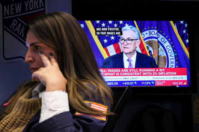 The television announcement by the Chairman of the American Federal Reserve, Jerome Powell, broadcast on the floor of the New York Stock Exchange, December 13, 2023.
