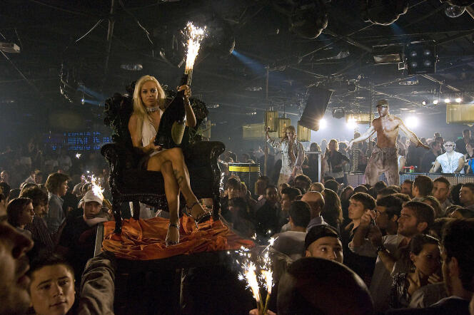 Arrival of the 40,000 euro bottle of champagne at the new Le Palais nightclub, in the Palais des Festivals, in Cannes, in August 2007.