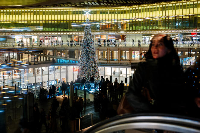 At the Westfield Forum des Halles shopping center, in Paris, December 8, 2023.
