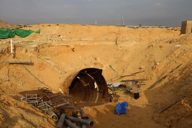 Visit to a tunnel organized by the Israeli army, on December 23, 2023, in the Gaza Strip, just a few hundred meters from the Erez border crossing.