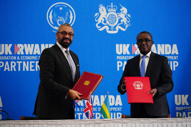 British Home Secretary James Cleverly (left) and Rwandan Foreign Minister Vincent Biruta after signing a new treaty, in Kigali, December 5, 2023.