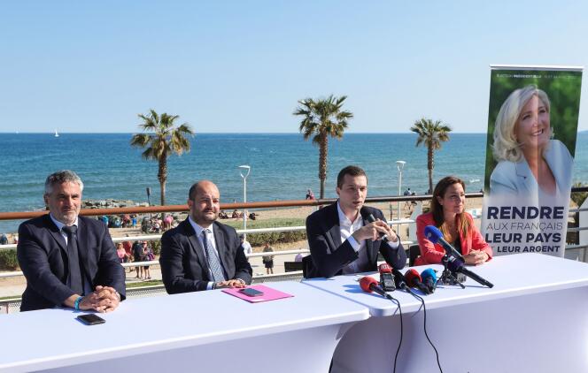 David Rachline surrounded by Jordan Bardella, president of the National Rally, Frank Giletti and Julie Lechanteux, party candidates for the legislative elections in Var, in Fréjus, April 28, 2022. 