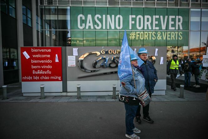 Casino employees demonstrate in the face of the deterioration of the group's commercial situation, in Saint-Etienne, Sunday December 17. 