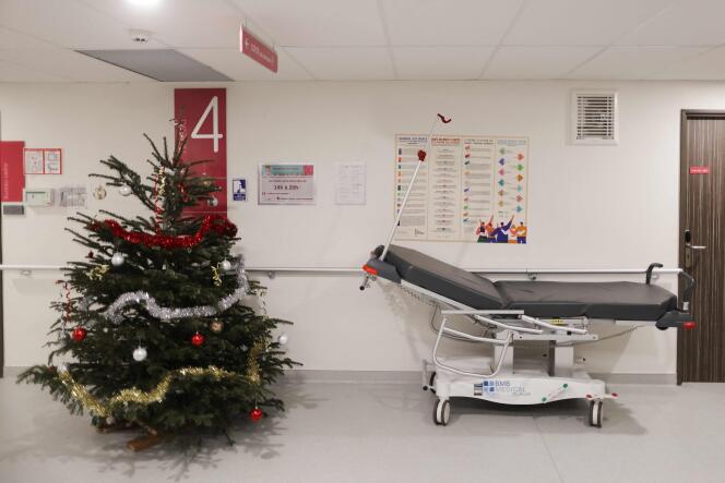In a corridor of the Bordeaux Nord Aquitaine polyclinic, December 11, 2023.