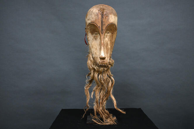 The “Ngil” mask of the Fang people of Gabon sold at auction for 4.2 million euros, on March 26, 2022, at the Montpellier auction house.
