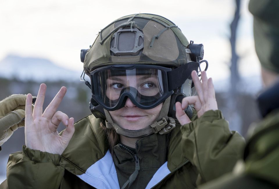 She has already had a bit of practice: Princess Ingrid Alexandra during an exercise in the Setermoen military camp.