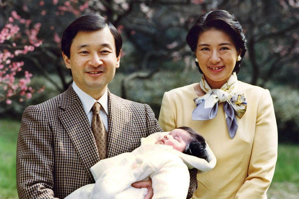Empress Masako gives birth to daughter Aiko on December 1, 2001 after a miscarriage.