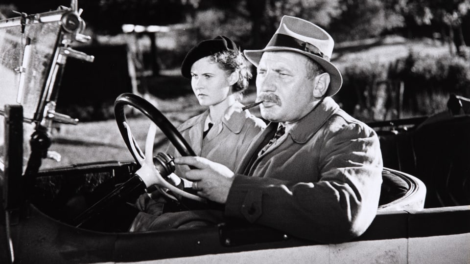 Anne-Marie Blanc in the film “Wachtmeister Studer” in a car by Heinrich Gretler.