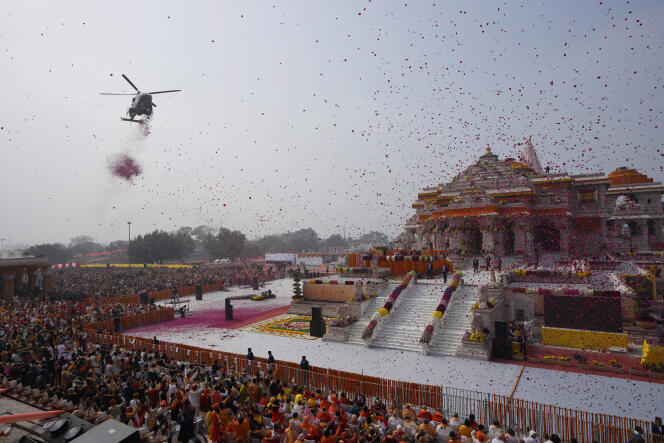 An Indian Air Force helicopter drops flower petals during the inauguration of the temple dedicated to the god Ram in Ayodhya, in the state of Uttar Pradesh, India, January 22, 2024.