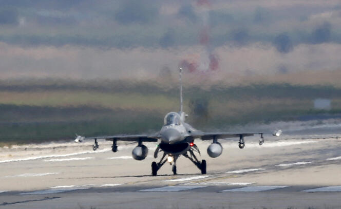 A Turkish F-16 fighter jet lands at the Adana base, Turkey, in August 2015.