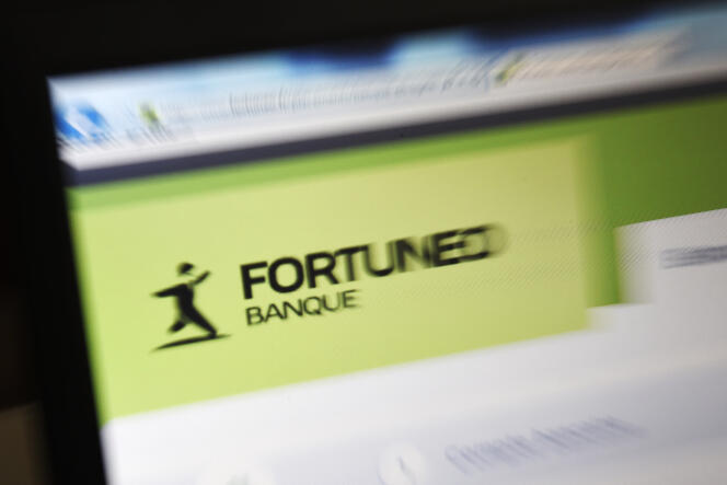 A photo taken on March 1, 2015 in Paris shows the home page of the online banking site Fortuneo.