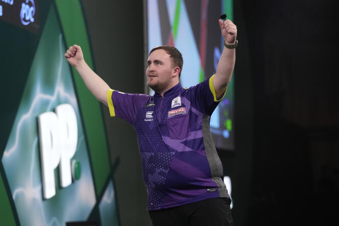 Luke Littler celebrates his victory in the semi-finals of the World Darts Championship in London on January 2, 2024.
