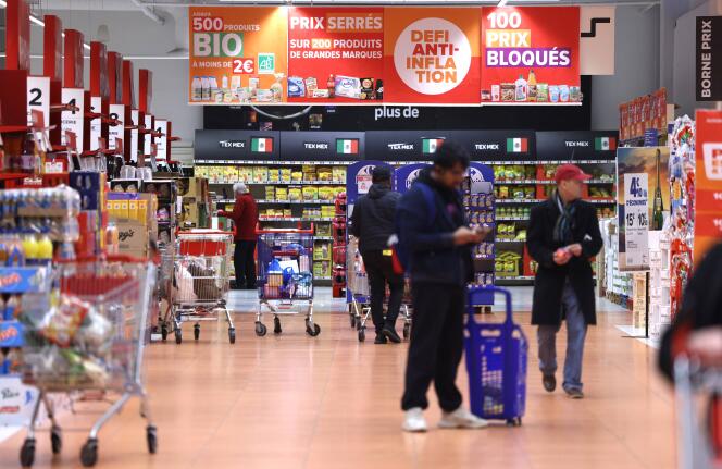 In a Carrefour hypermarket, March 29, 2023, in Villeneuve-la-Garenne (Hauts-de-Seine).
