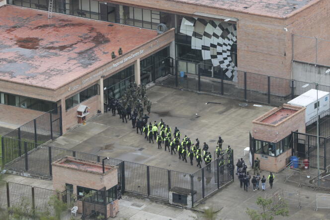Soldiers enter the prison in Turi, Ecuador, January 14, 2024.