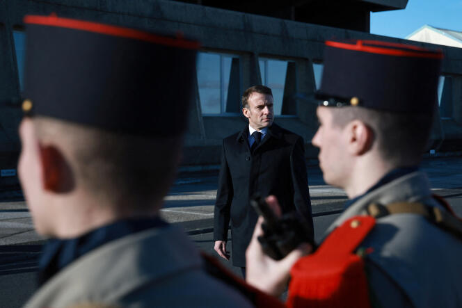 Emmanuel Macron on the Cherbourg naval base (Manche) to send his wishes to the armies, January 19, 2024.