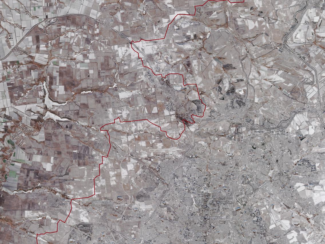 Satellite photo with the front line drawn: From space, the traces of the Russian attacks in the landscape can only be seen on closer inspection.
