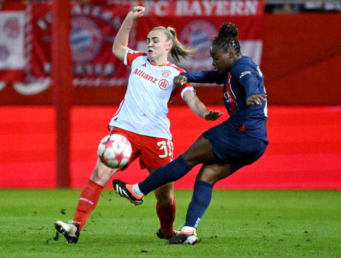 Parisian Sandy Baltimore (blue jersey) against Bayern player Georgia Stanway, in Munich, January 30, 2024.