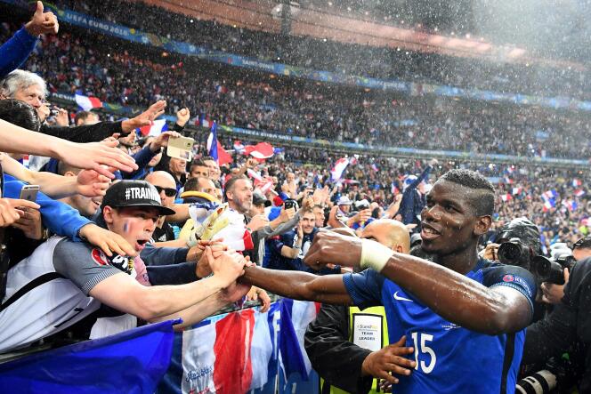 Paul Pogba with French supporters, after the 5-2 victory over Iceland, during the quarter-final of the Euro at the Stade de France in Saint-Denis, July 3, 2016.