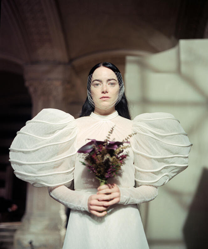 A very theatrical dress with lamb sleeves for Bella (Emma Stone), designed by Holly Waddington, for the film “Poor Creatures”.