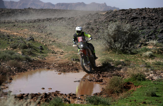 Driver Carles Falcon on the Dakar-2024, between Al-Ula and Al-Henakiyah, on January 6, 2024, the day before his accident.