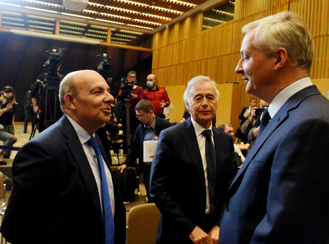 Eric Trappier, CEO of Dassault Aviation, Philippe Petitcolin, then CEO of Safran, and Bruno Le Maire, Minister of the Economy, during a press conference on the government's support plan for the aeronautical industry, in Paris , June 9, 2020.
