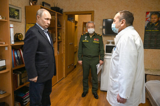 Vladimir Putin at the Vishnevsky military hospital, on the outskirts of Moscow, on January 1.