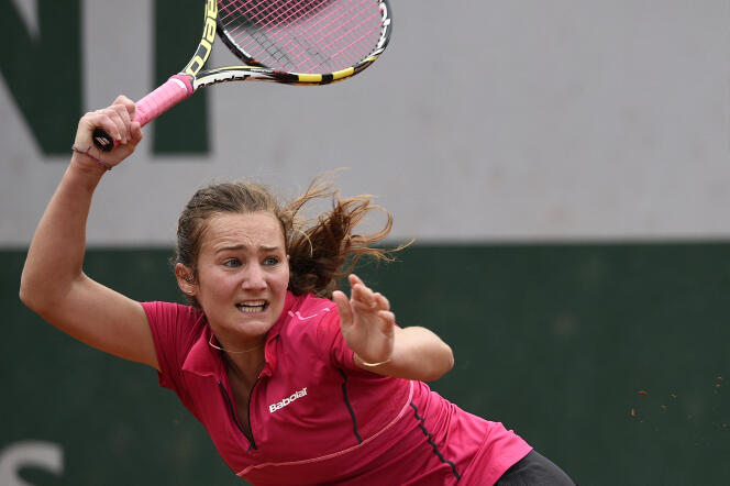 Frenchwoman Manon Arcangioli against American Irina Falconi, during her participation in the first women's round of the French Open at Roland Garros in 2015, in Paris.